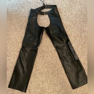 Harley-Davidson-Women's
Deluxe Leather Motorcycle Chap
Black 98097-06VV size S